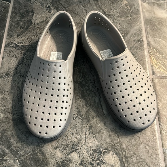 Native Shoes - Picture 1 of 4